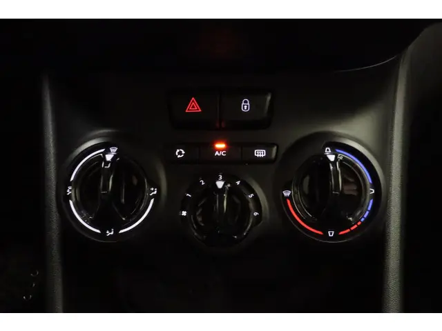 Peugeot 2008 1.2 PureTech Signature 2019 Benzine 18