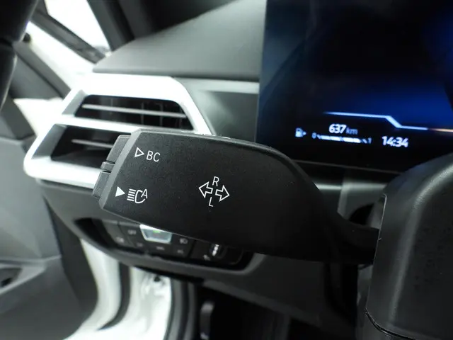 BMW 3 Serie Sedan 318i 2025 Benzine 24