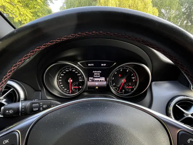 Mercedes-Benz CLA 180 AMG Line 2017 Benzine 25