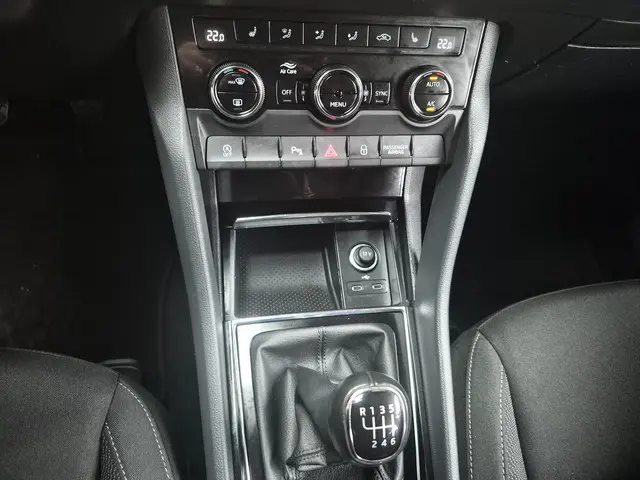 Škoda Karoq 1.0 TSI Ambition 2023 Benzine 25