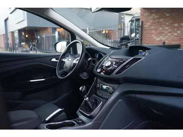 Ford C-MAX 1.0 Titanium 2013 Benzine 35