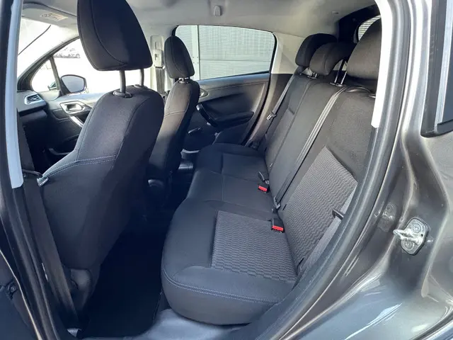 Peugeot 208 1.2 PureTech Signature / Navi / Nap 2019 Benzine 7