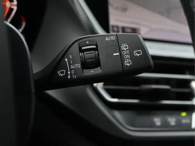 BMW 1 Serie 118i Business Edition 2022 Benzine 28