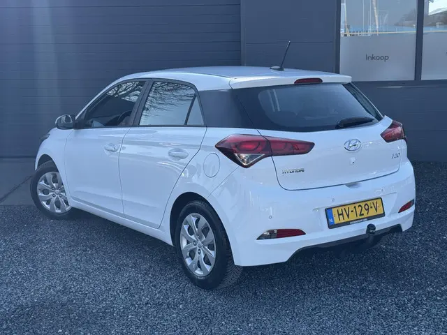 Hyundai i20 1.2 HP i-Motion Comfort 2016 Benzine 4