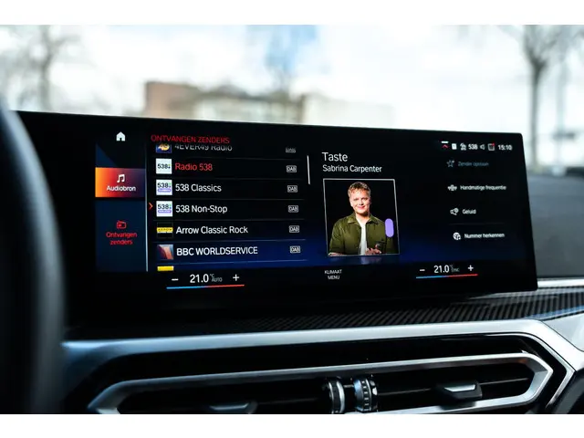 BMW 3 Serie Touring 320i High Executive 2023 Benzine 51