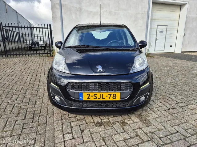 Peugeot 107 1.0 Envy 2013 Benzine 2