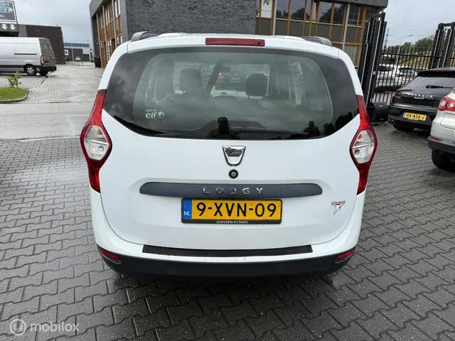 Dacia Lodgy 1.2 TCe Blackline 7 zit plaats 2014 Benzine 6