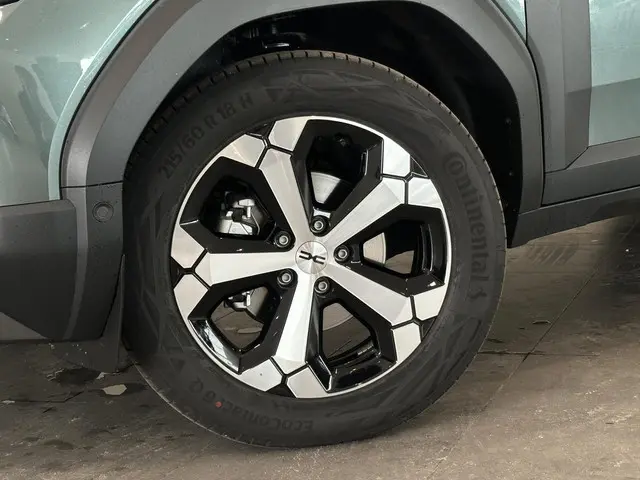 Dacia Duster 1.6 Hybrid 140 Journey 2025 Hybride Benzine 12
