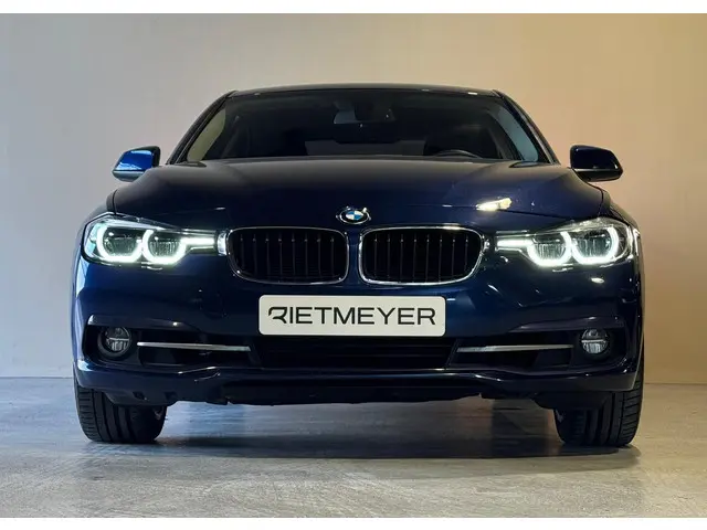 BMW 3 Serie 318i Executive 2017 Benzine 4