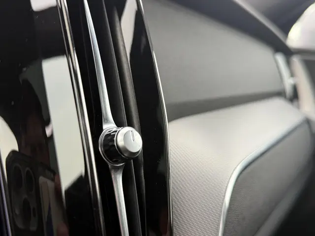 Volvo XC60 2.0 T6 AWD R-Design 2018 Benzine 43