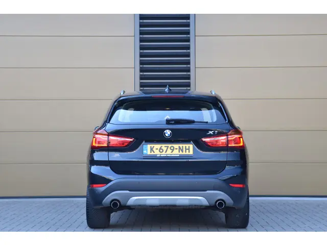 BMW X1 xDrive20i Executive 2017 Benzine 6