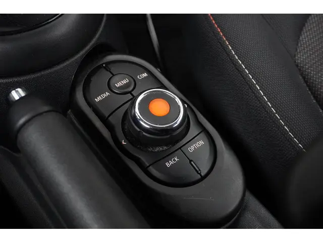 MINI 5-Deurs One 2022 Benzine 12