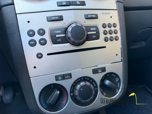 Opel Corsa 1.2-16V Cosmo / apk 2-2027 2014 Benzine 18