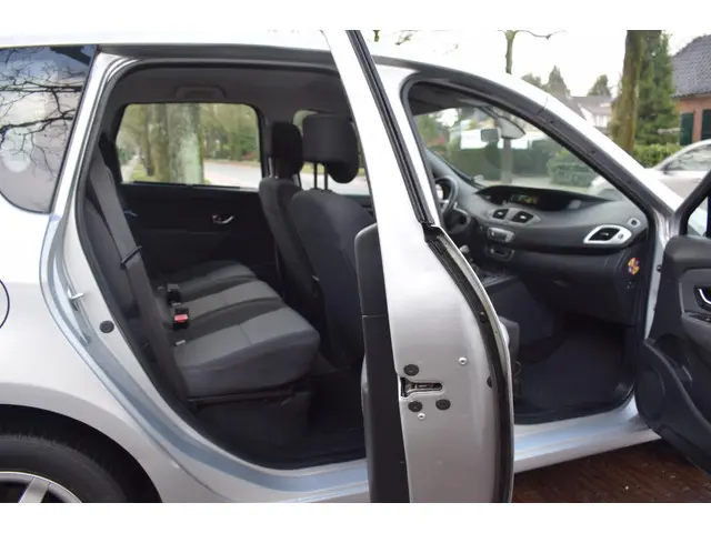 Renault Scénic 1.2 TCe Expression Trekhaak 2013 Benzine 17