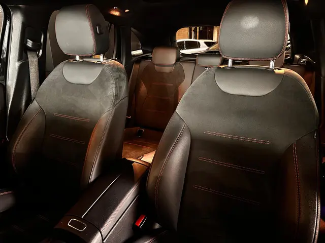 Mercedes-Benz GLA 250 e AMG Line 2023 Hybride Benzine 14