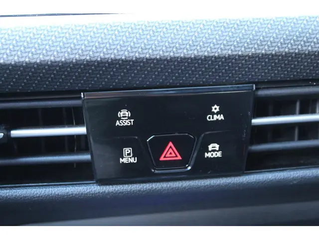 Volkswagen Golf 2.0 TSI R 4Motion 2021 Benzine 18