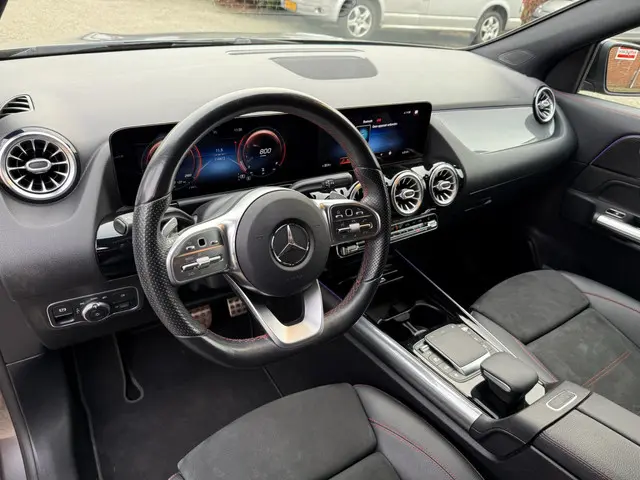 Mercedes-Benz GLA 200 Business Solution AMG 2020 Benzine 15