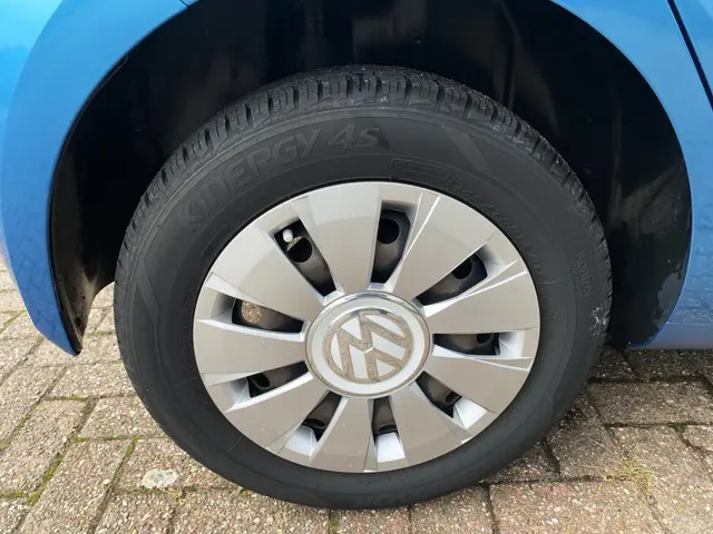 Volkswagen up! 1.0 BMT move up! 2018 Benzine 24