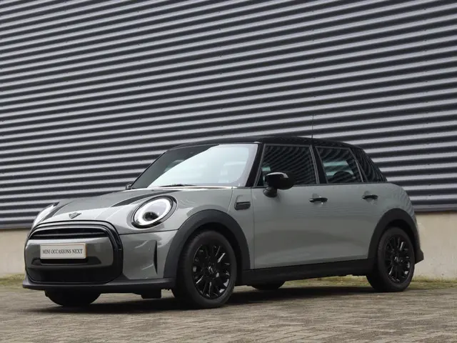 MINI 5-Deurs Cooper 2022 Benzine 35