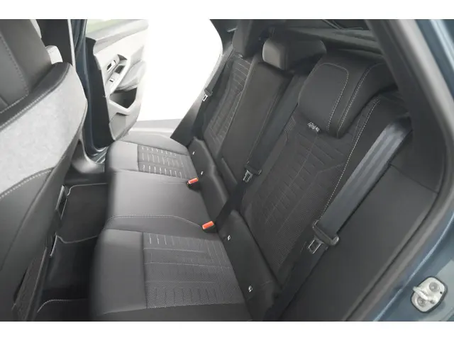 Peugeot 3008 1.2 Hybrid 145 GT 2025 Hybride Benzine 30