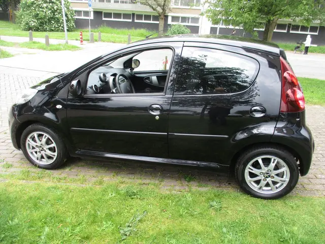 Peugeot 107 1.0 Active 2013 Benzine 7