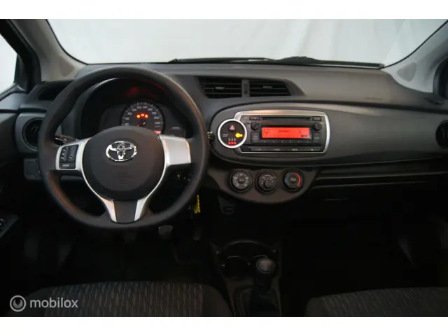 Toyota Yaris 1.0 VVT-i Now Top 5 editie 2014 Benzine 12