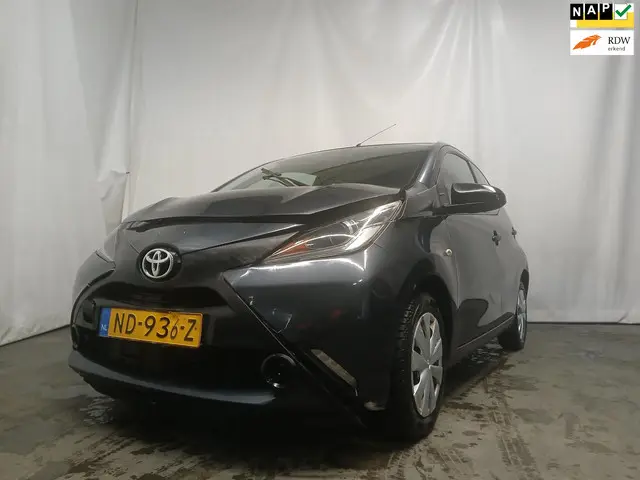 Toyota Aygo 1.0 VVT-i x-now - Frontschade 2017 Benzine