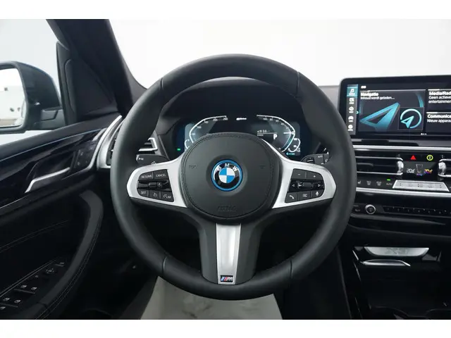 BMW X3 xDrive30e 2025 Hybride Benzine 12