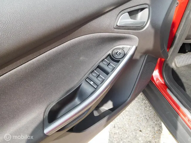 Ford Focus 1.0 EcoBoost Titanium 2013 Benzine 19