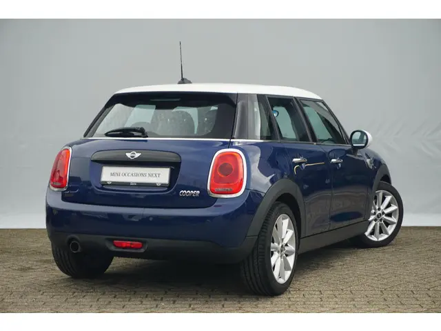 MINI 5-Deurs Cooper 2017 Benzine 2