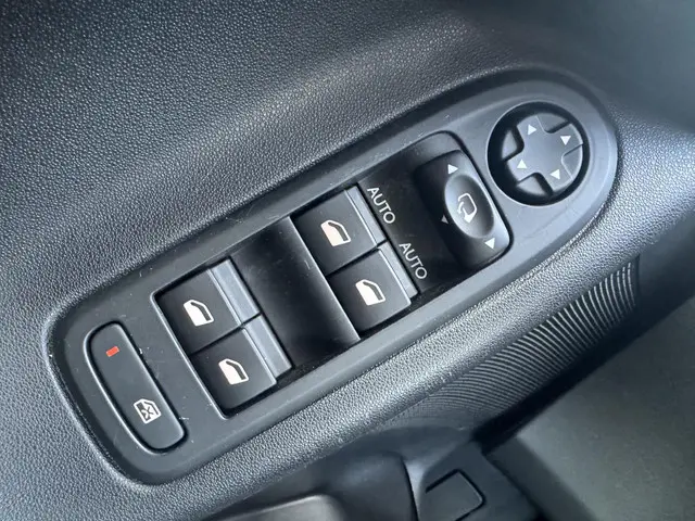 Citroën C3 1.0 PureTech Exclusive 2015 Benzine 34