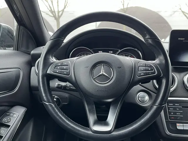 Mercedes-Benz GLA 180 Premium Plus 2018 Benzine 13