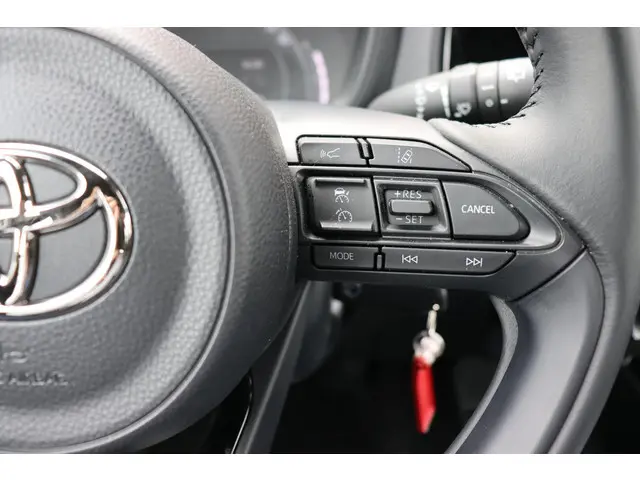 Toyota Aygo X 1.0 VVT-i MT Play, Armsteun 2025 Benzine 22