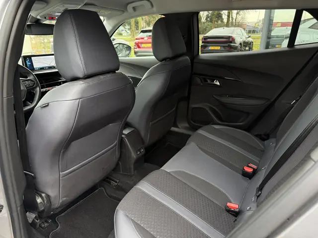 Peugeot e-2008 Aut. EV Allure 50kWh 2020 Elektrisch 16