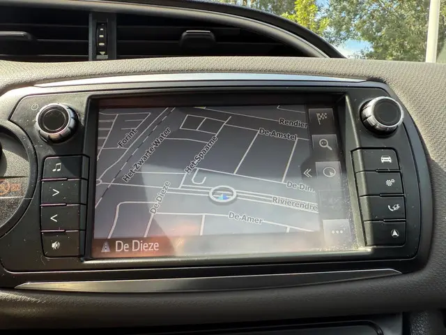 Toyota Yaris 1.5 Hybrid Dynamic 2015 Hybride Benzine 24