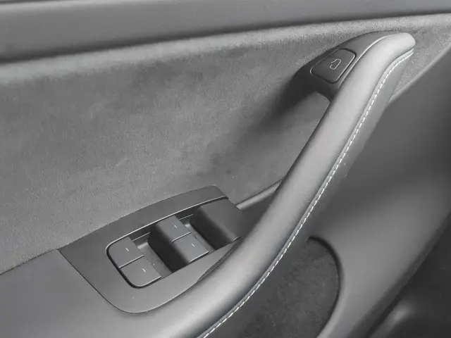 Tesla Model Y Long Range AWD 75 kWh 2023 Elektrisch 12