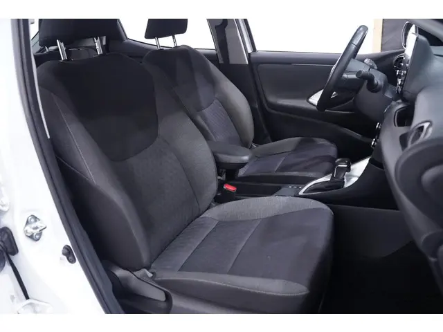 Toyota Yaris 1.5 Hybrid Dynamic 2021 Hybride Benzine 39