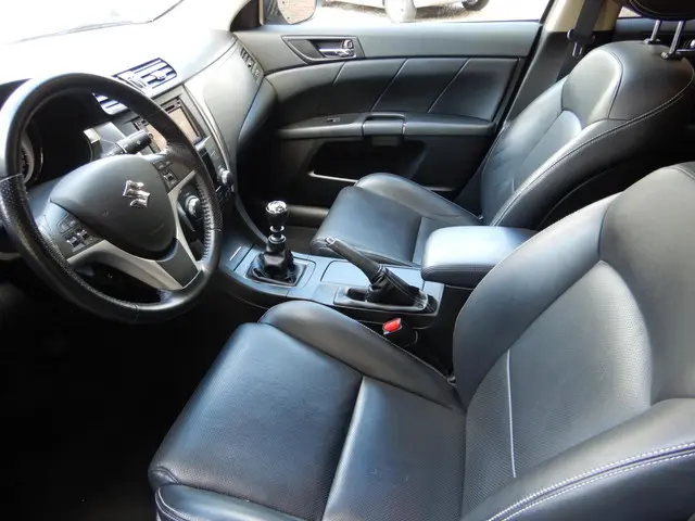 Suzuki Kizashi 2.4 Sport 2013 Benzine 11