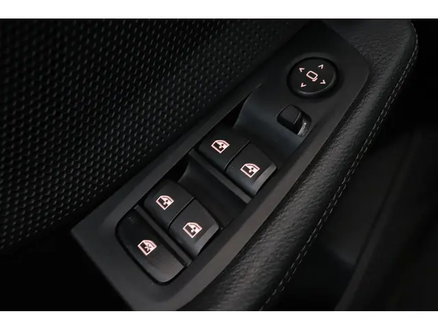 BMW 1 Serie 118i Business Edition Plus 2022 Benzine 20