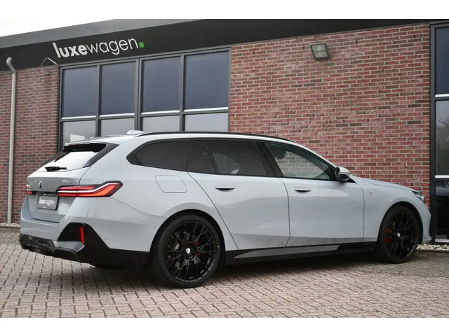 BMW 5 Serie Touring 520i M-Sport 2024 Benzine 32