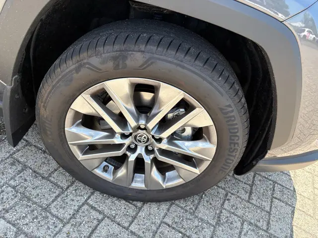 Toyota RAV4 2.5 Hybrid AWD Executive 2025 Hybride Benzine 9