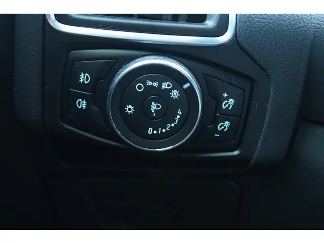 Ford Focus WAGON 1.6 TI-VCT TITANIUM AUT. 2013 Benzine 23