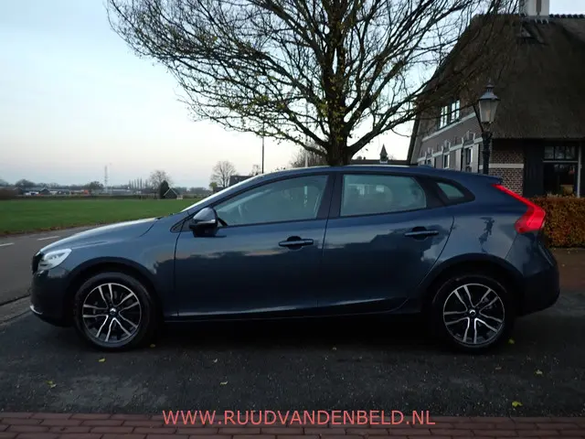 Volvo V40 2.0 T2 Nordic+ 2017 Benzine 6