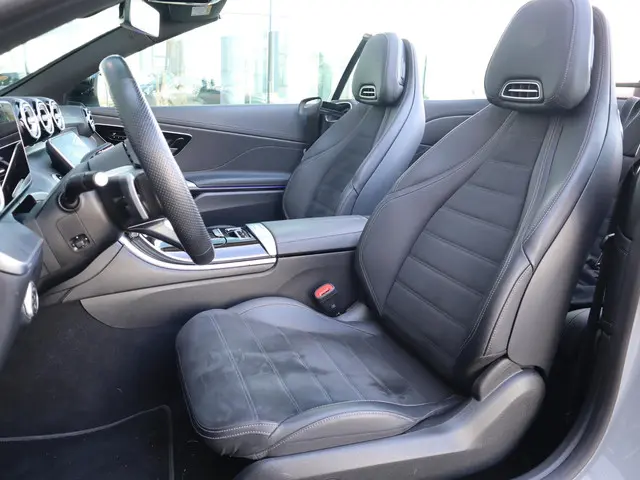 Mercedes-Benz CLE Cabriolet 200 AMG Line 2024 Benzine 13