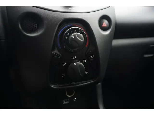 Peugeot 108 1.0 e-VTi Access / Radio / NAP 2018 Benzine 21