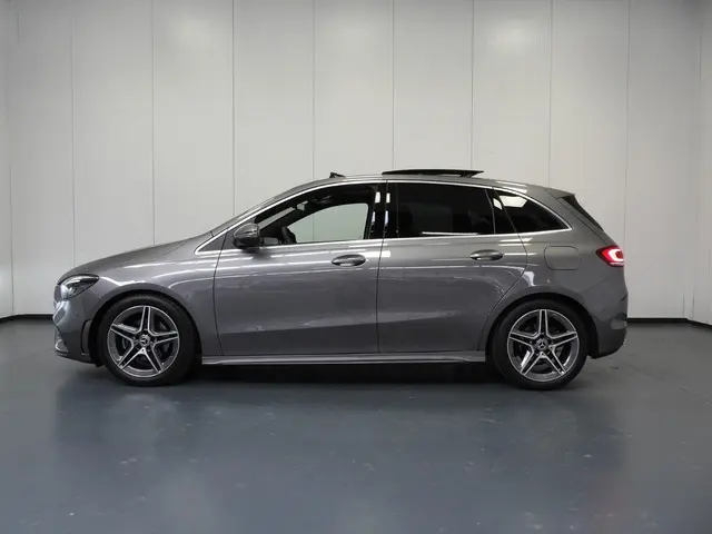 Mercedes-Benz B-Klasse B180 Aut. AMG 2020 Benzine 2