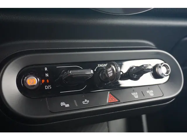 MINI 5-Deurs Cooper 2024 Benzine 15