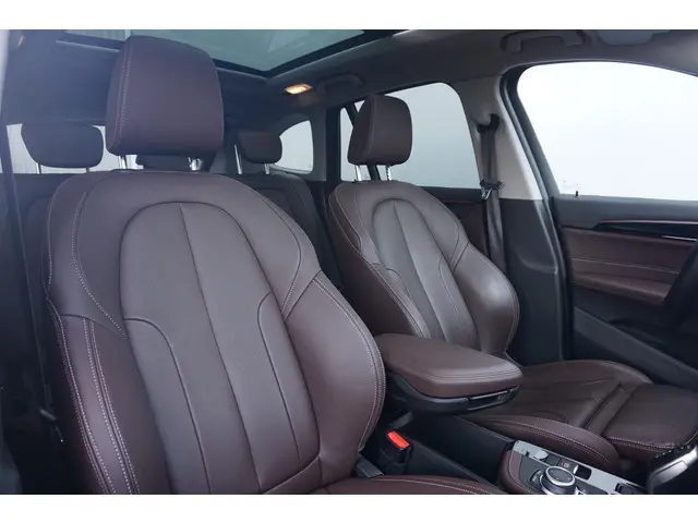 BMW X1 sDrive20i 2022 Benzine 8