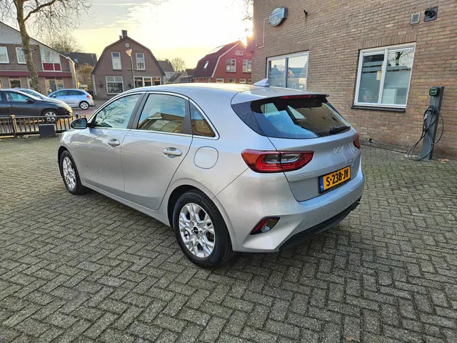 Kia Ceed 1.0 T-GDi DynamicLine 2023 Benzine 3