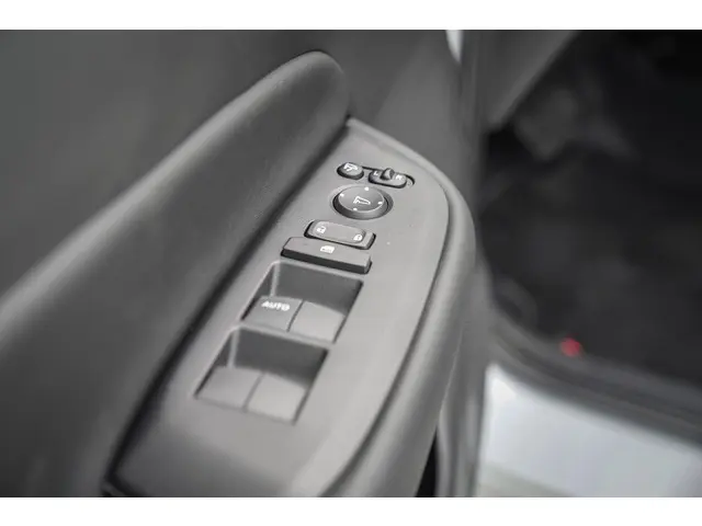 Honda Jazz 1.5i e:HEV ELEGANCE 2022 Hybride Benzine 38